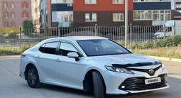 Toyota Camry 2018 года за 11 500 000 тг. в Актобе – фото 3