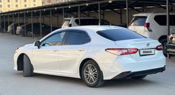Toyota Camry 2018 года за 11 500 000 тг. в Актобе – фото 4