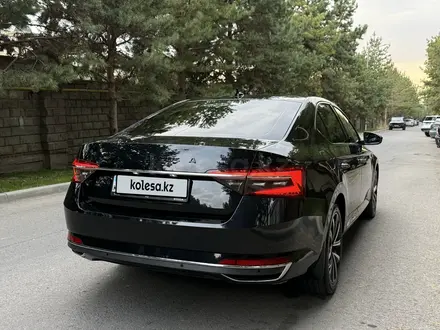 Skoda Superb 2025 года за 18 250 000 тг. в Алматы – фото 11