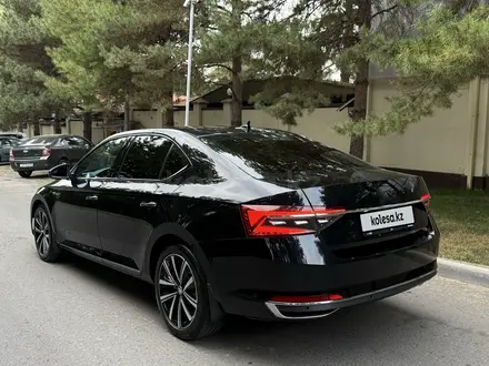 Skoda Superb 2025 года за 18 250 000 тг. в Алматы – фото 12
