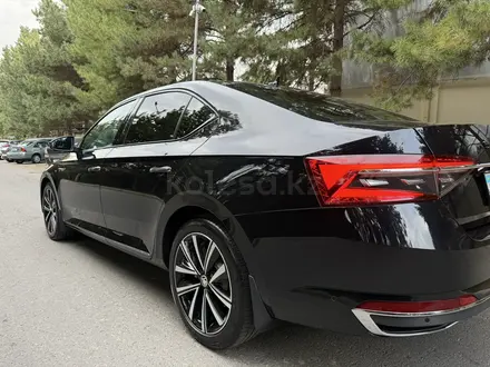 Skoda Superb 2025 года за 18 250 000 тг. в Алматы – фото 5