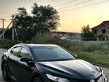 Toyota Camry 2021 года за 14 500 000 тг. в Уральск – фото 3