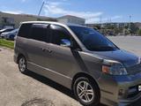 Toyota Voxy 2005 года за 5 000 000 тг. в Атырау