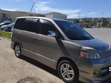 Toyota Voxy, 2005