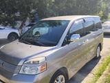 Toyota Voxy 2005 года за 5 000 000 тг. в Атырау – фото 2