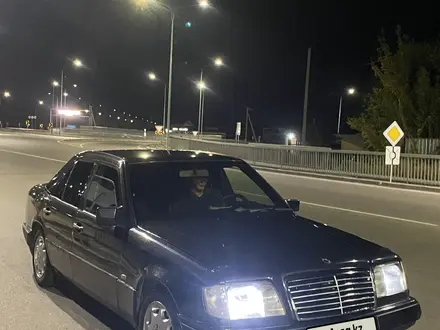 Mercedes-Benz E 320 1990 года за 1 800 000 тг. в Алматы