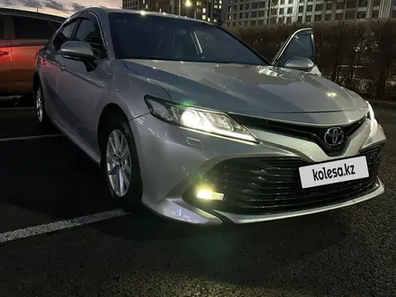 Toyota Camry 2018 года за 11 800 000 тг. в Астана