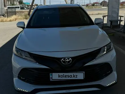 Toyota Camry 2019 года за 12 900 000 тг. в Актау – фото 2