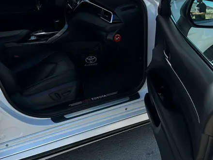 Toyota Camry 2019 года за 12 900 000 тг. в Актау – фото 12