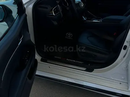 Toyota Camry 2019 года за 12 900 000 тг. в Актау – фото 8