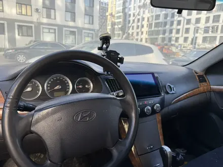 Hyundai Sonata 2009 года за 2 700 000 тг. в Астана – фото 2
