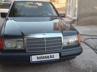 Mercedes-Benz E 230