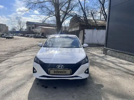 Hyundai Accent 2022 года за 8 290 000 тг. в Семей