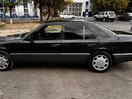 Mercedes-Benz E 260 1993 года за 1 500 000 тг. в Тараз – фото 2