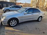 Mercedes-Benz C 240 2001 года за 3 400 000 тг. в Семей – фото 2