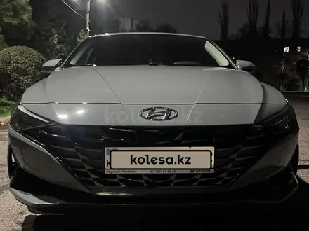 Hyundai Elantra 2022 года за 10 500 000 тг. в Астана – фото 2