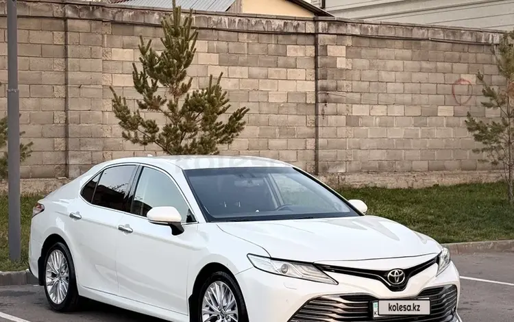 Toyota Camry 2019 года за 13 800 000 тг. в Алматы