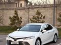 Toyota Camry 2019 года за 13 800 000 тг. в Алматы – фото 2