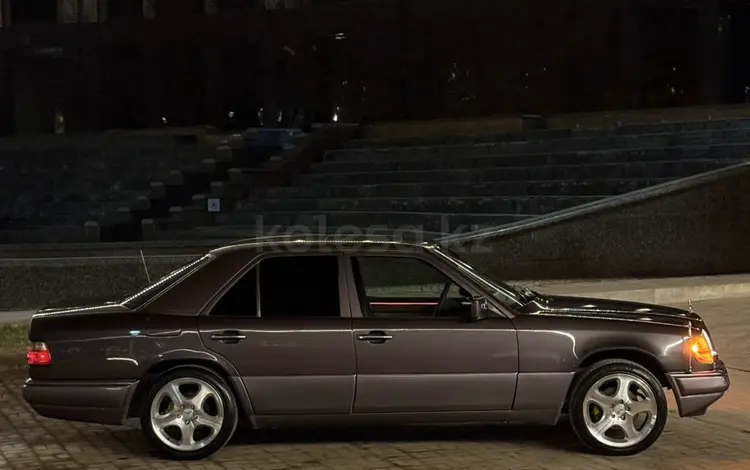 Mercedes-Benz E 200 1994 года за 2 900 000 тг. в Астана