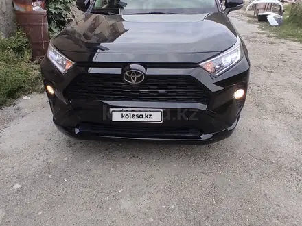 Toyota RAV4 2019 года за 7 700 000 тг. в Алматы