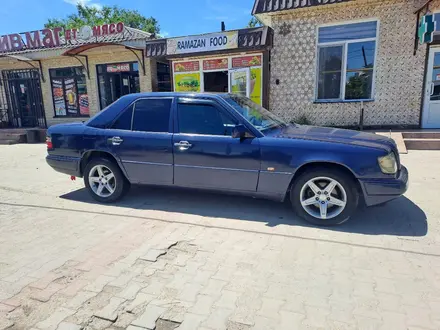 Mercedes-Benz E 220 1995 года за 1 700 000 тг. в Алматы – фото 2