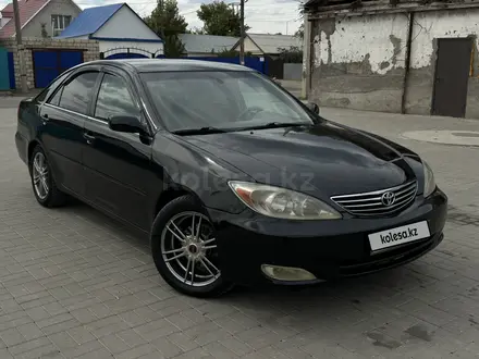 Toyota Camry 2002 года за 3 900 000 тг. в Актобе – фото 2