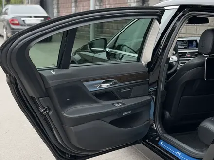 BMW 750 2017 года за 23 000 000 тг. в Алматы – фото 10