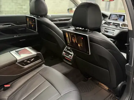 BMW 750 2017 года за 23 000 000 тг. в Алматы – фото 12