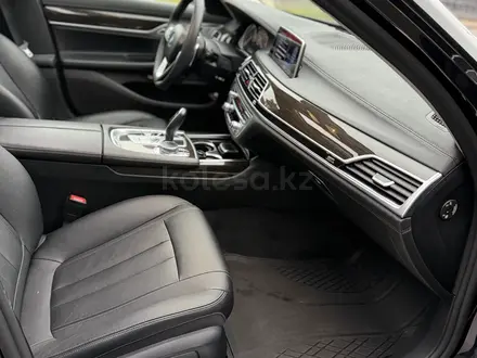 BMW 750 2017 года за 23 000 000 тг. в Алматы – фото 15
