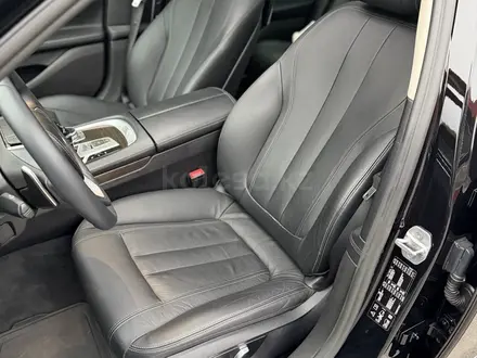 BMW 750 2017 года за 23 000 000 тг. в Алматы – фото 18