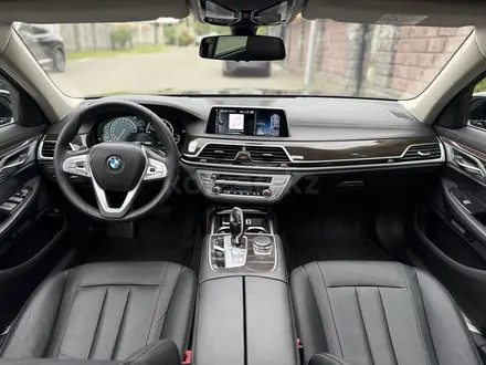 BMW 750 2017 года за 23 000 000 тг. в Алматы – фото 21