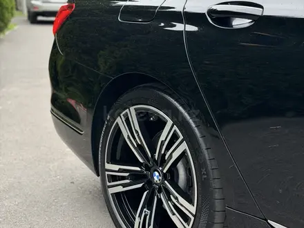BMW 750 2017 года за 23 000 000 тг. в Алматы – фото 26