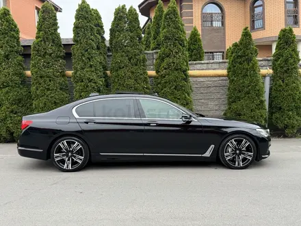BMW 750 2017 года за 23 000 000 тг. в Алматы – фото 3