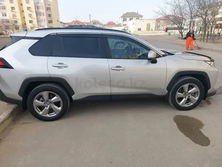 Toyota RAV4 2020 года за 20 000 000 тг. в Актау – фото 4