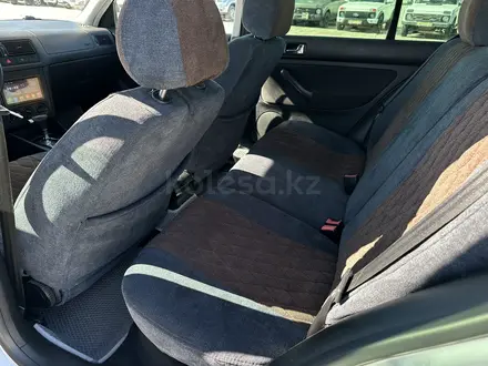 Volkswagen Golf 2002 года за 3 250 000 тг. в Атырау – фото 8