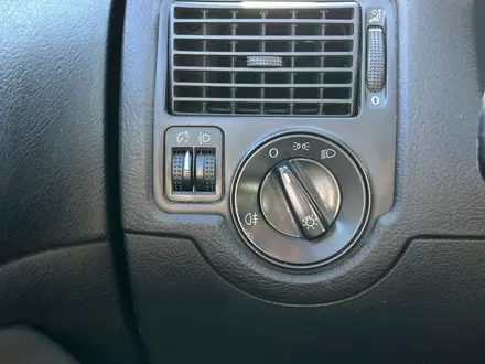 Volkswagen Golf 2002 года за 3 250 000 тг. в Атырау – фото 14