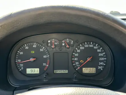 Volkswagen Golf 2002 года за 3 250 000 тг. в Атырау – фото 17