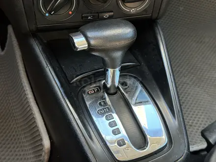 Volkswagen Golf 2002 года за 3 250 000 тг. в Атырау – фото 18