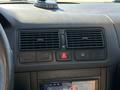 Volkswagen Golf 2002 года за 3 250 000 тг. в Атырау – фото 21