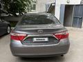 Toyota Camry 2015 года за 7 500 000 тг. в Уральск – фото 2