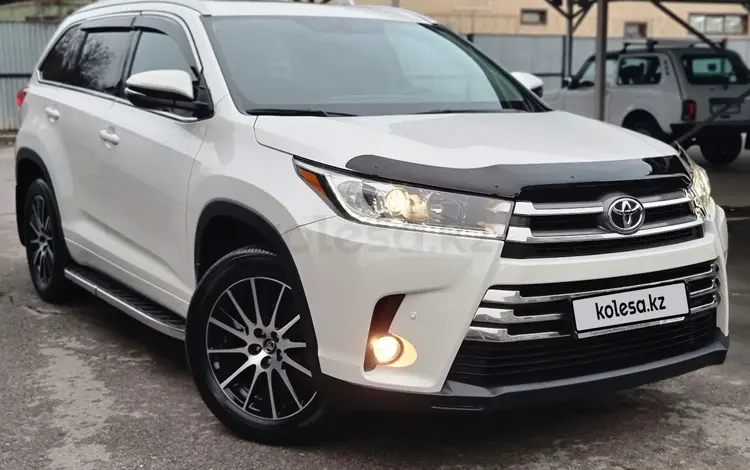 Toyota Highlander 2018 года за 23 900 000 тг. в Алматы