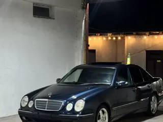 Mercedes-Benz E 320