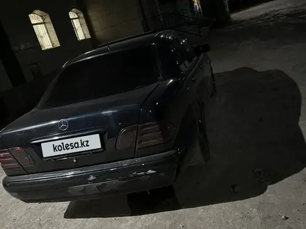 Mercedes-Benz E 200 1996 года за 1 600 000 тг. в Караганда – фото 5