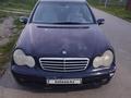 Mercedes-Benz C 200 2001 года за 2 300 000 тг. в Молодежный (Уланский р-н) – фото 2