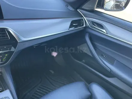 BMW 540 2018 года за 18 500 000 тг. в Алматы – фото 12