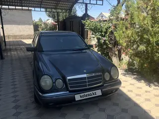 Mercedes-Benz E 320