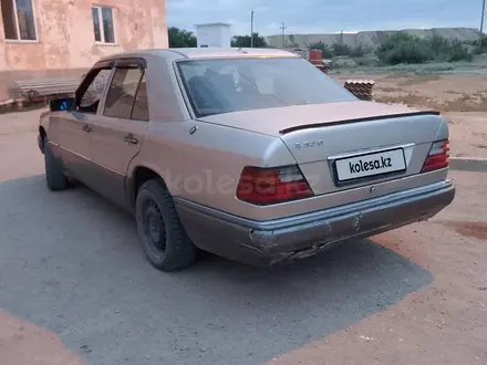 Mercedes-Benz E 200 1993 года за 1 200 000 тг. в Караганда – фото 2