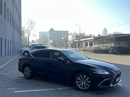 Lexus ES 300h 2020 годаүшін23 500 000 тг. в Алматы – фото 3