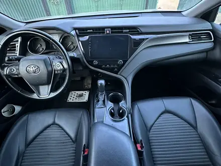 Toyota Camry 2019 года за 9 500 000 тг. в Атырау – фото 4