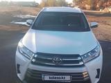Toyota Highlander 2019 года за 18 500 000 тг. в Астана – фото 2